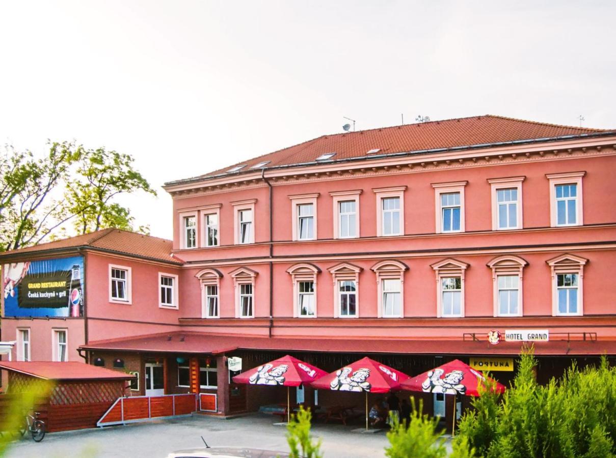 Grand Hotel Jaroměř エクステリア 写真