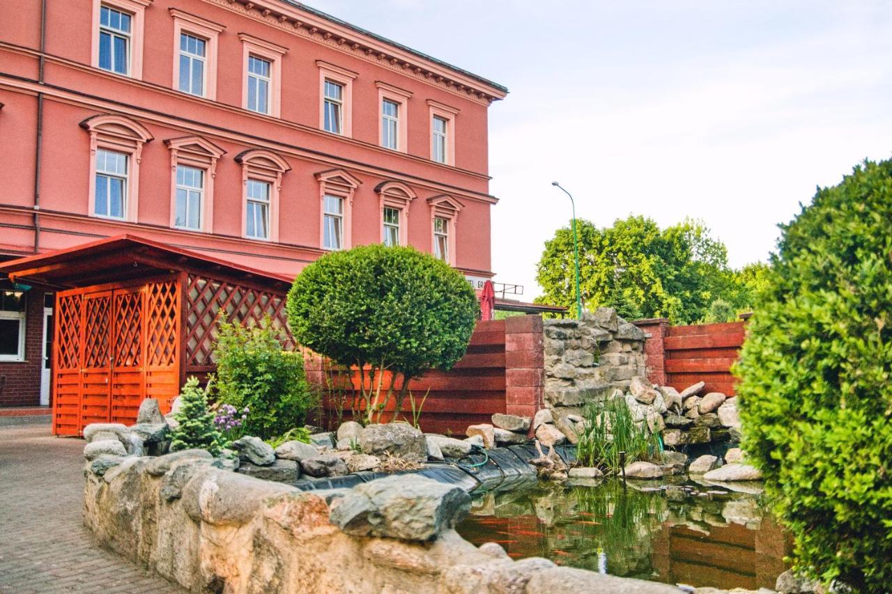 Grand Hotel Jaroměř エクステリア 写真