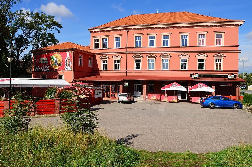 Grand Hotel Jaroměř エクステリア 写真