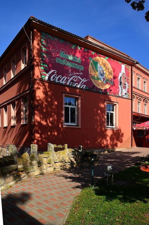 Grand Hotel Jaroměř エクステリア 写真